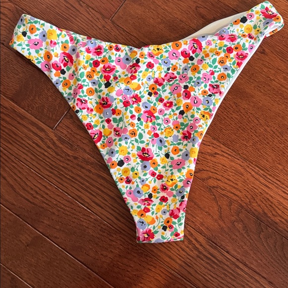 Floral Bikini - Picture 5 of 5